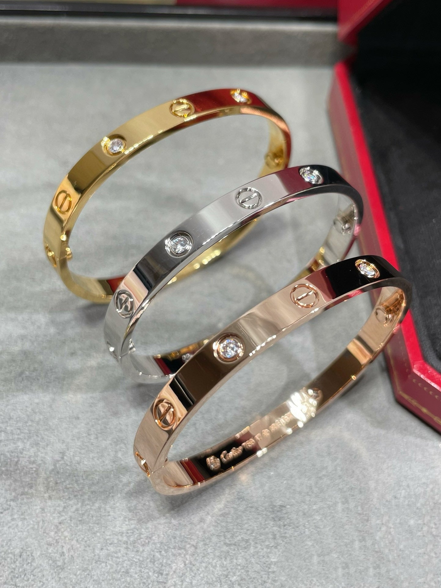 Four diamond love screw bracelet / SZ-1025