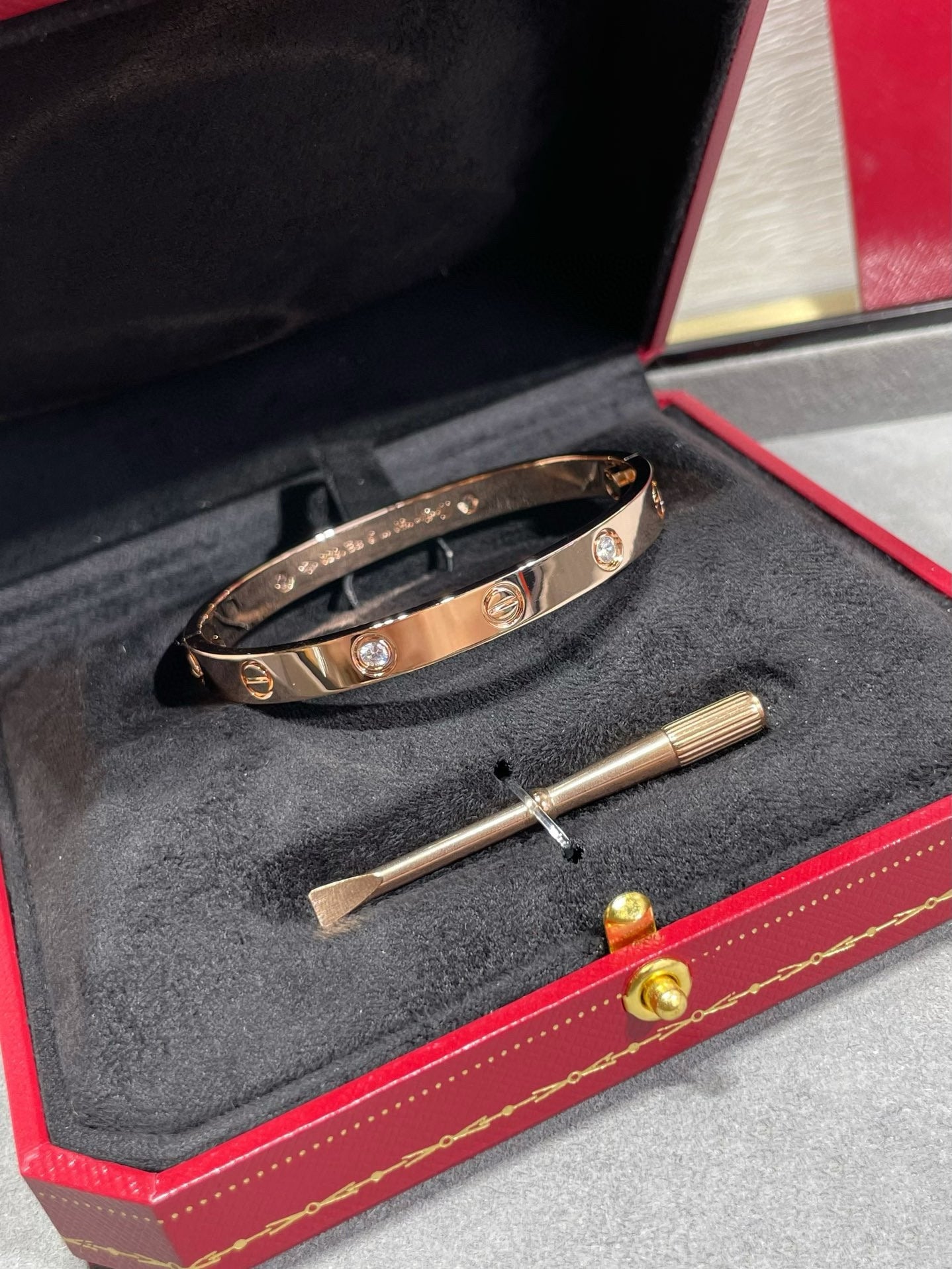 Four diamond love screw bracelet / SZ-1025
