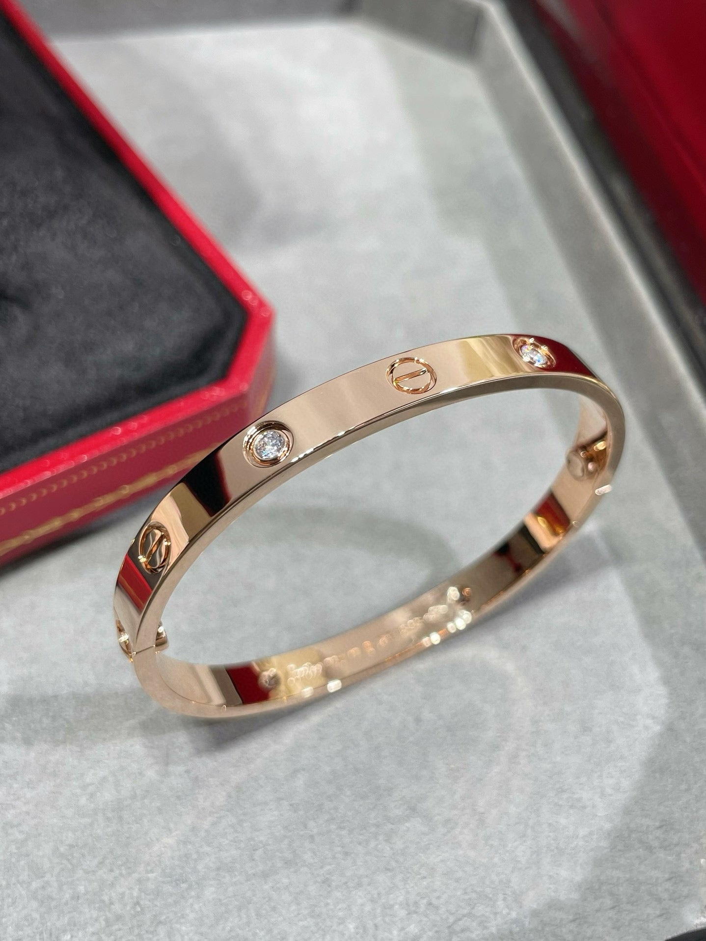 Four diamond love screw bracelet / SZ-1025