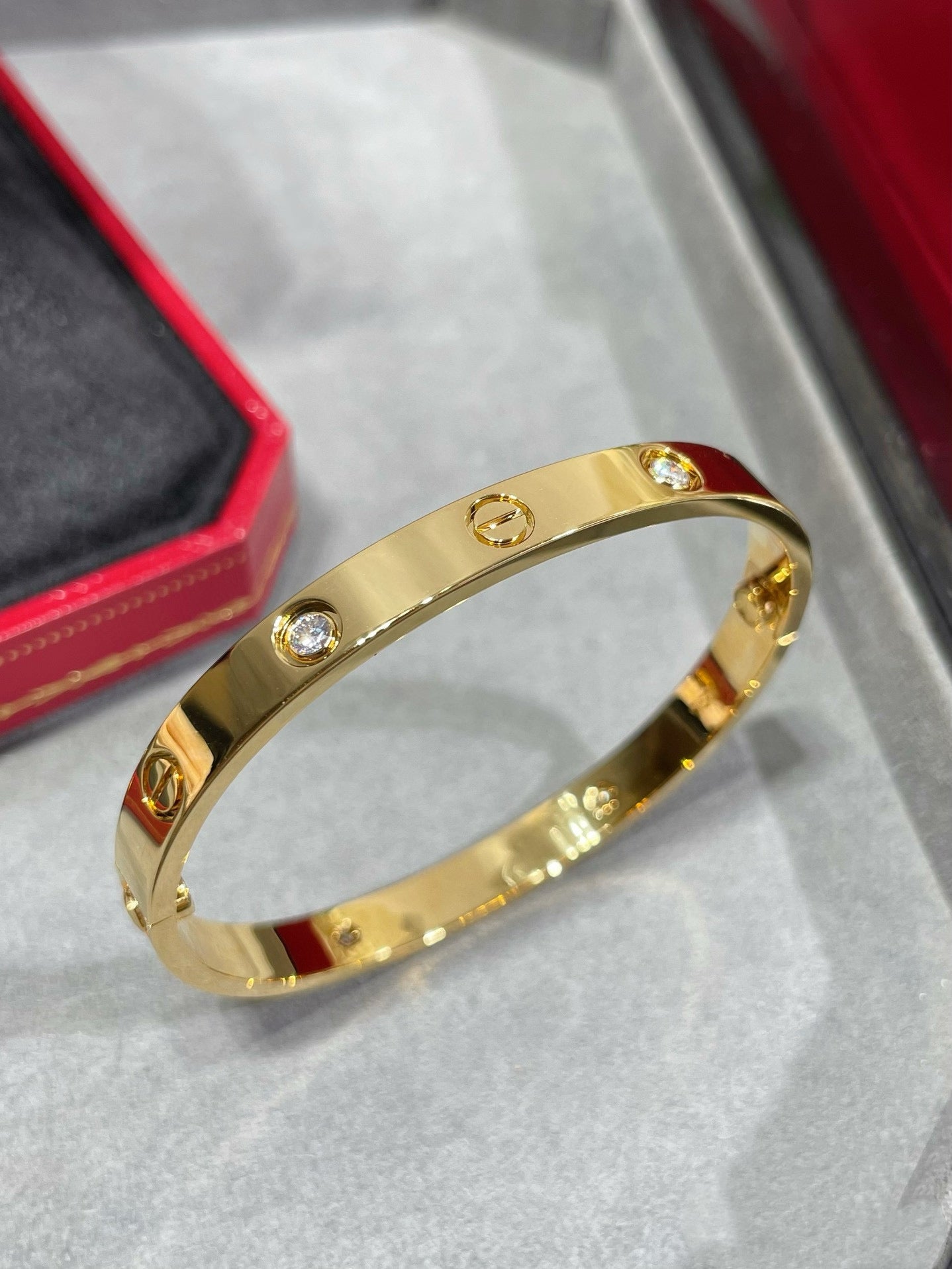 Four diamond love screw bracelet / SZ-1025