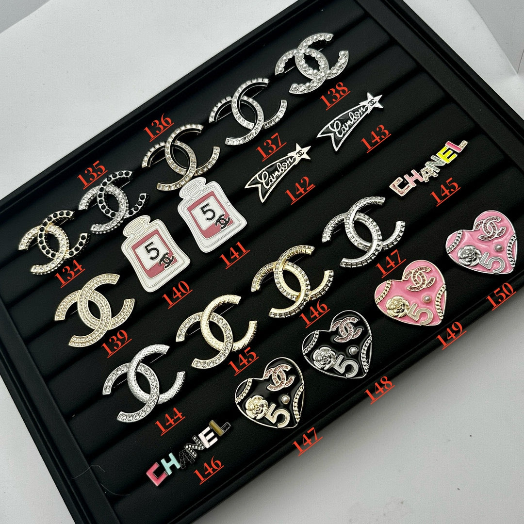 Double C Fashion Brooch/135-150