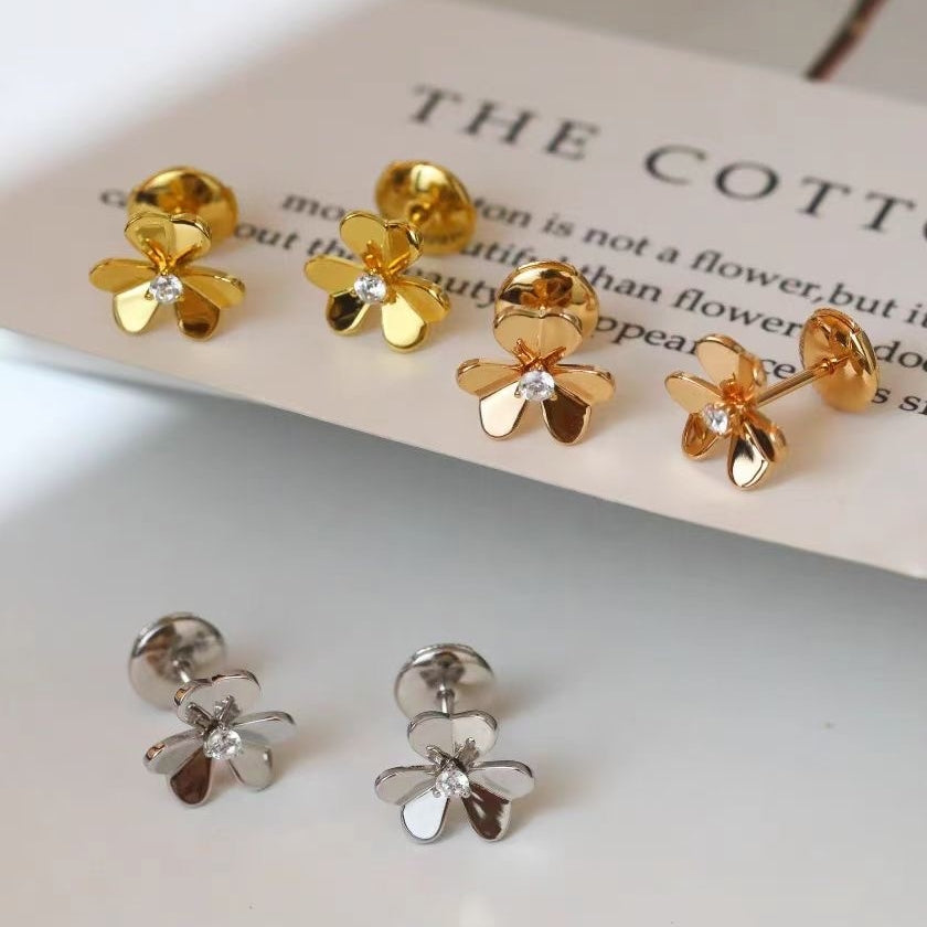 Three petal flower earring/B-082