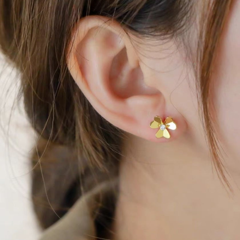 Three petal flower earring/B-082
