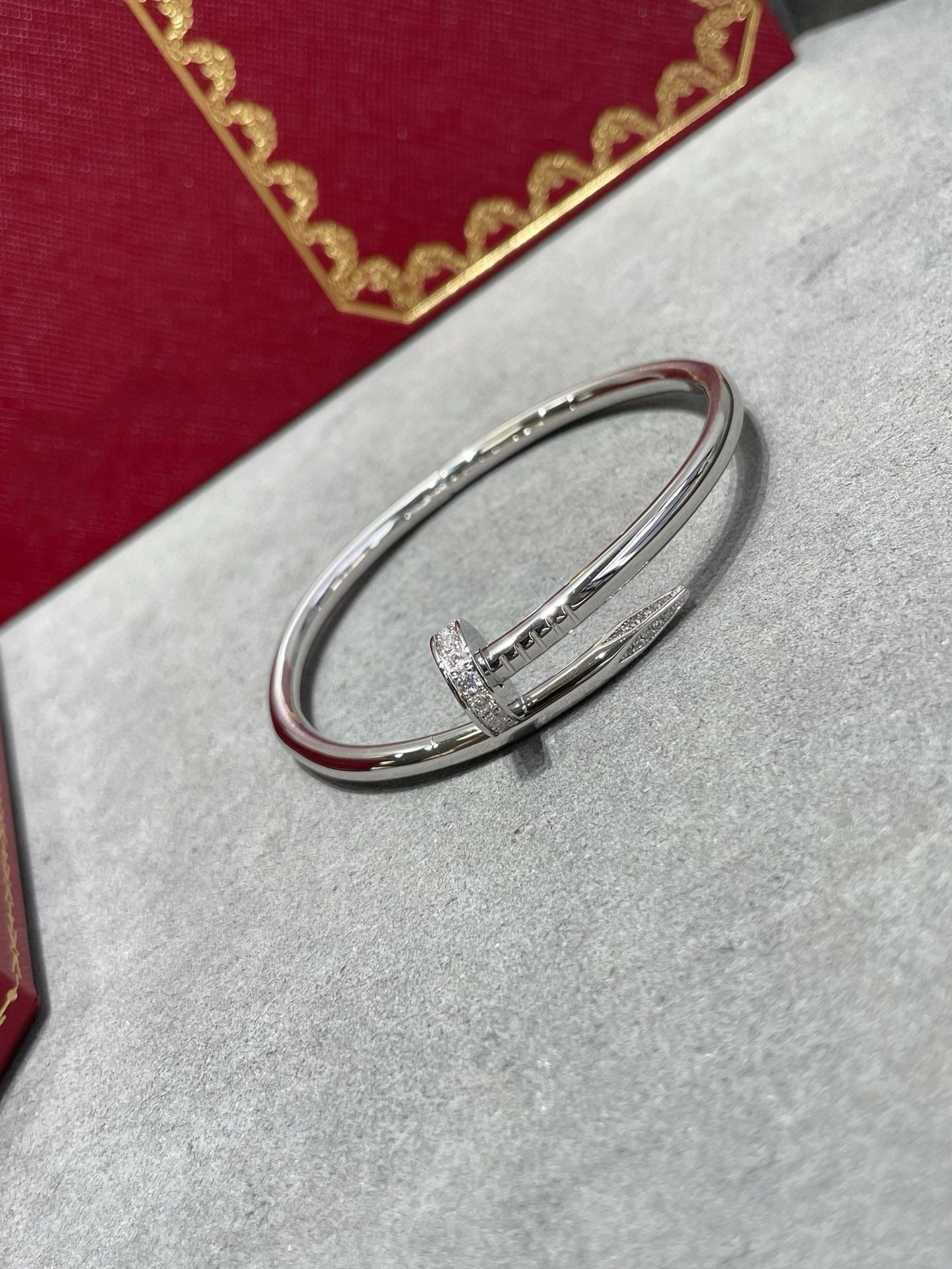 Classic Diamond Nail Bracelet / SZ-1019