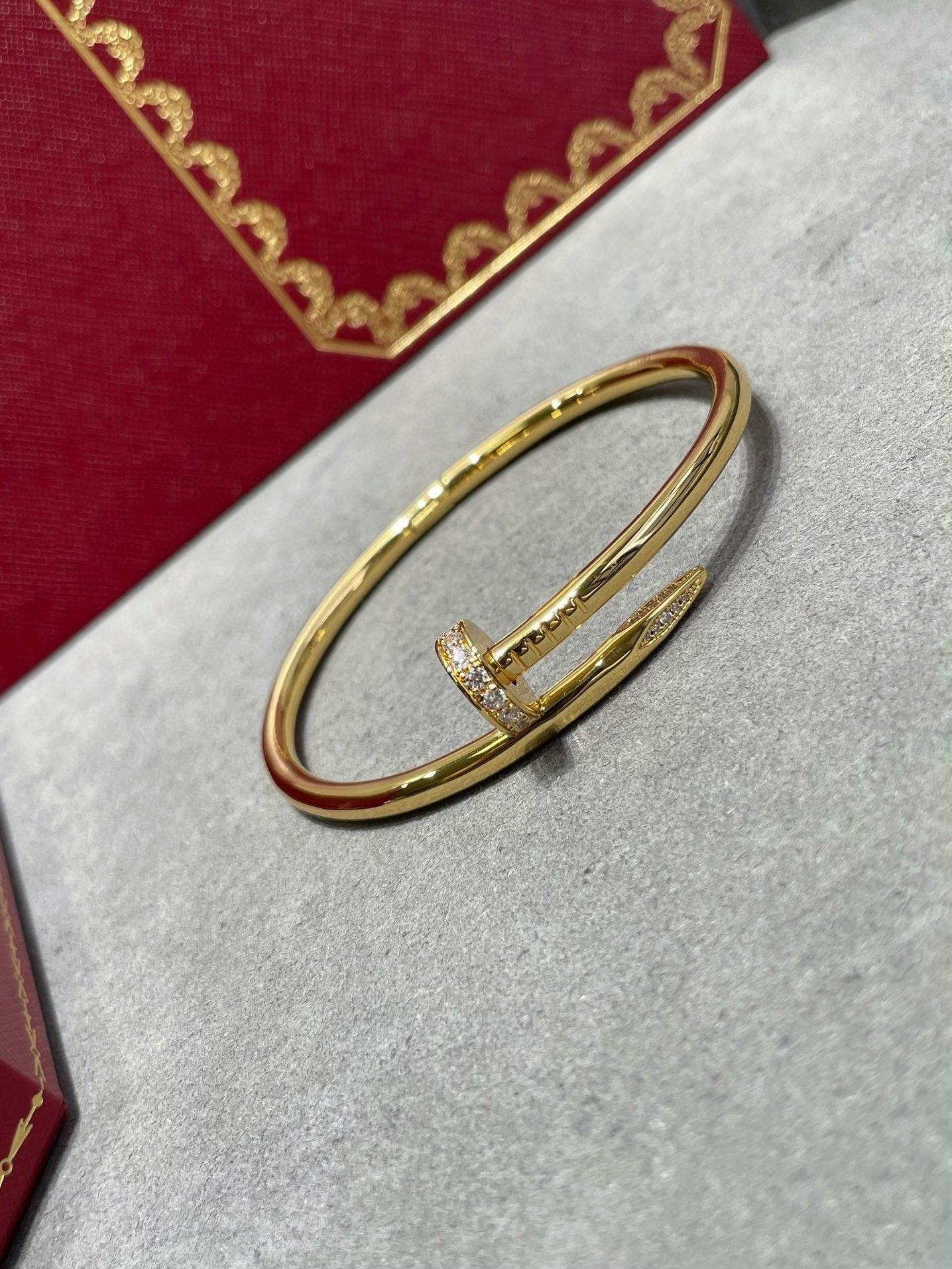 Classic Diamond Nail Bracelet / SZ-1019