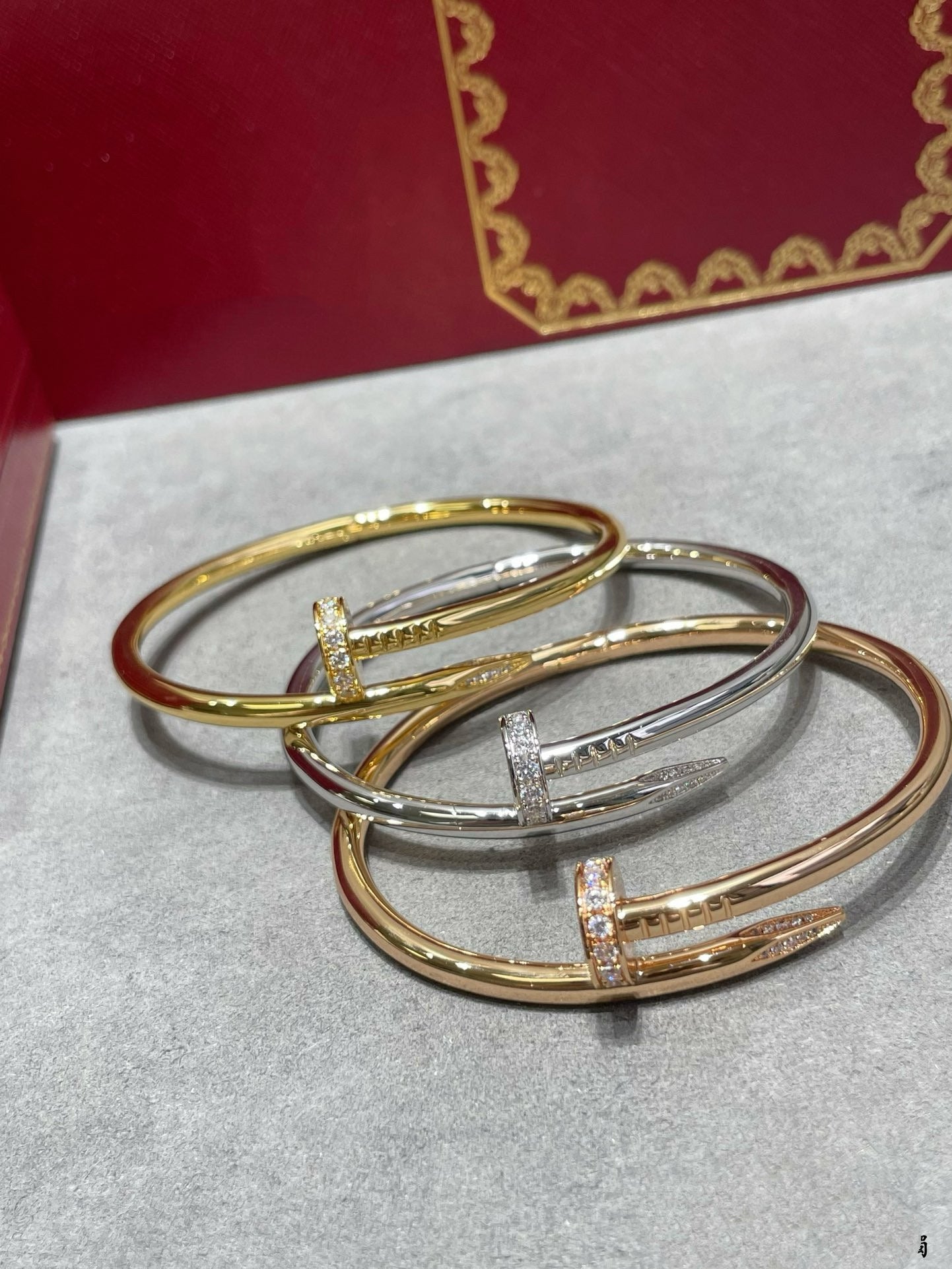 Classic Diamond Nail Bracelet / SZ-1019