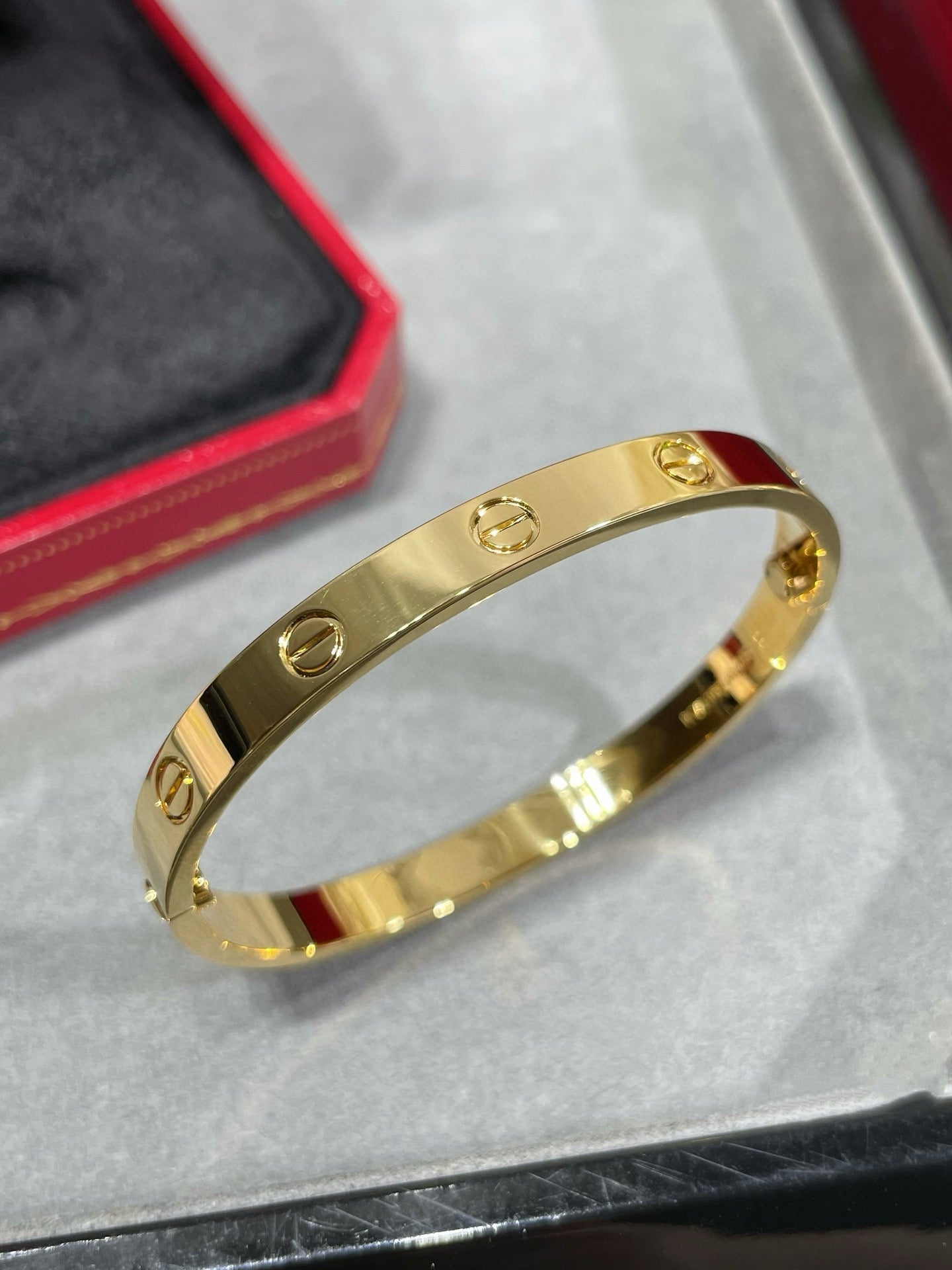 Classic love screw bracelet / SZ-1022