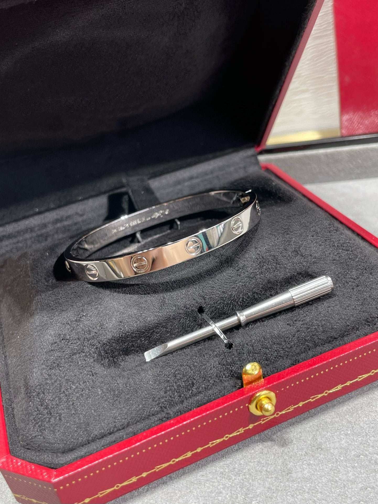 Classic love screw bracelet / SZ-1022