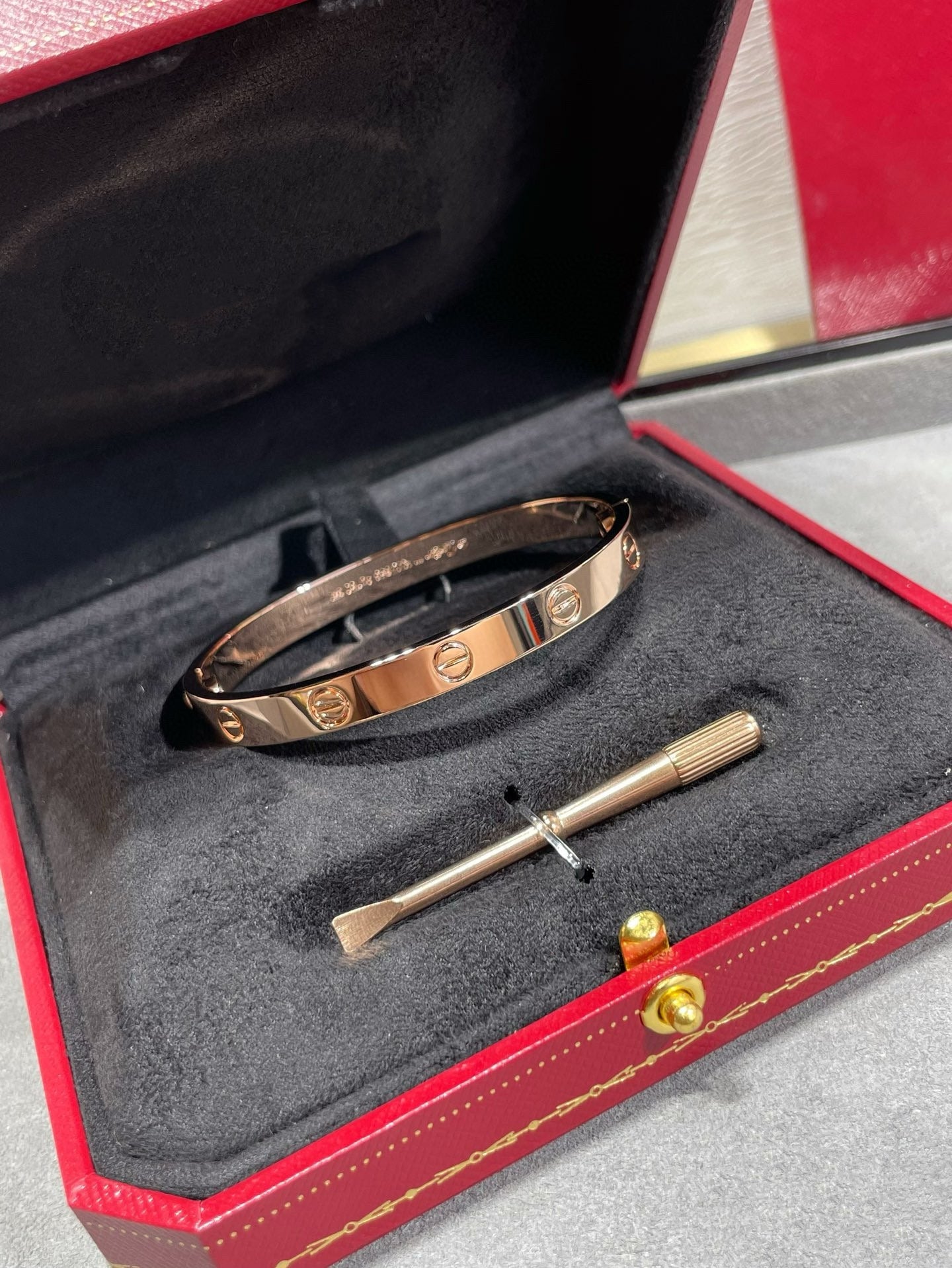 Classic love screw bracelet / SZ-1022