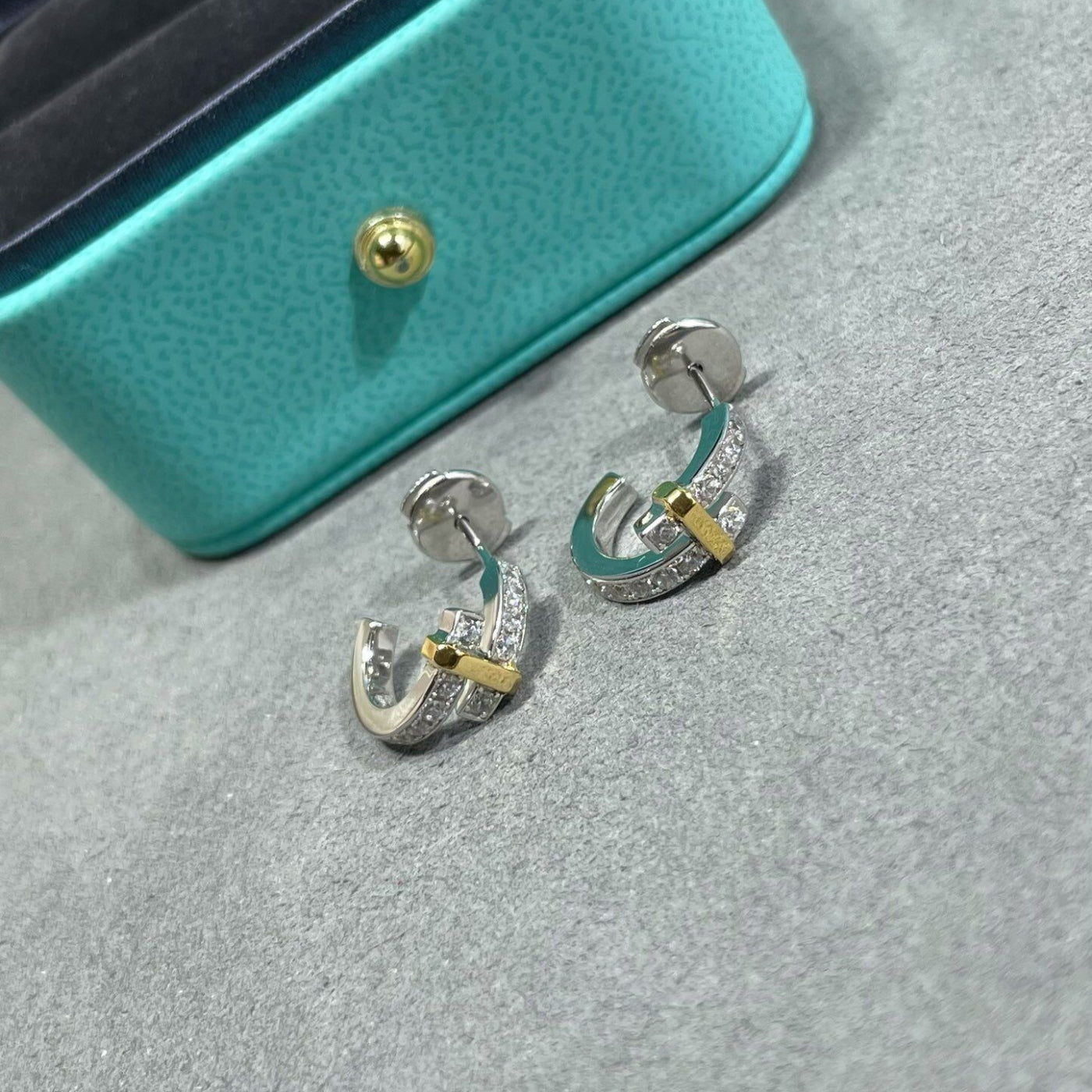 Cross wrap color separated earrings/B-065
