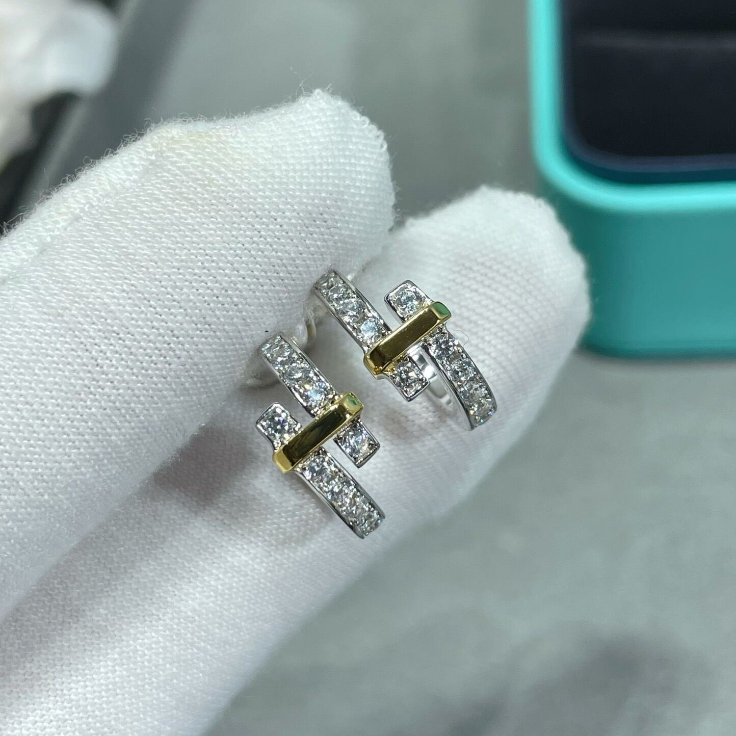 Cross wrap color separated earrings/B-065