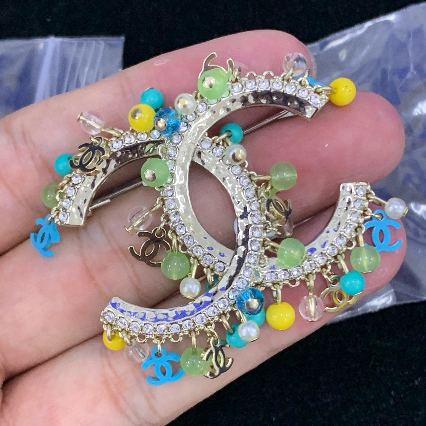 Brooch- B1001