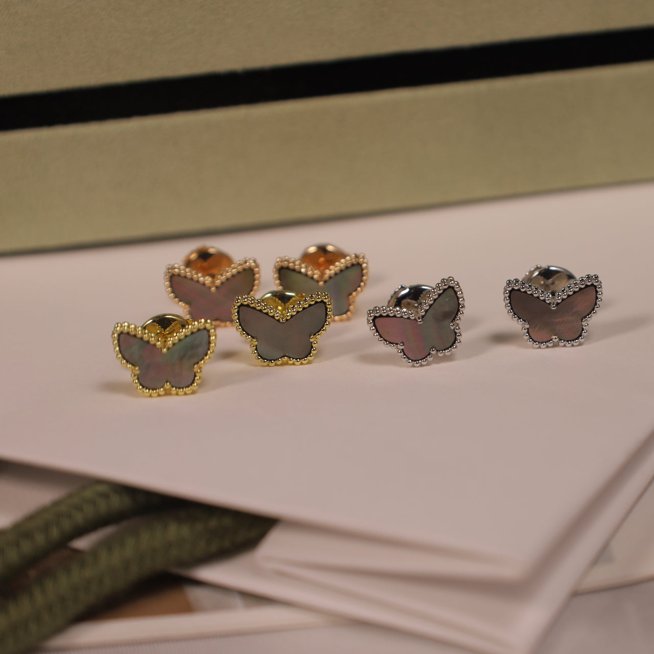 Grey shell butterfly earrings/B-050