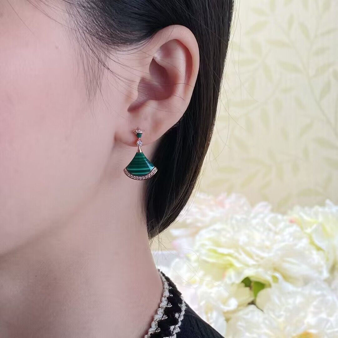 Swinging fan-shaped skirt earrings/B-071