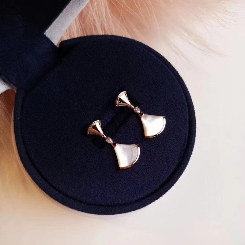 White Shell Skirt Fan-Shaped Earrings/B003