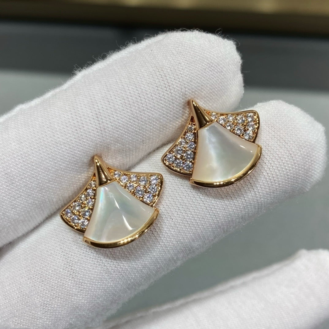 White Shell Skirt Fan-Shaped Earrings/B-015