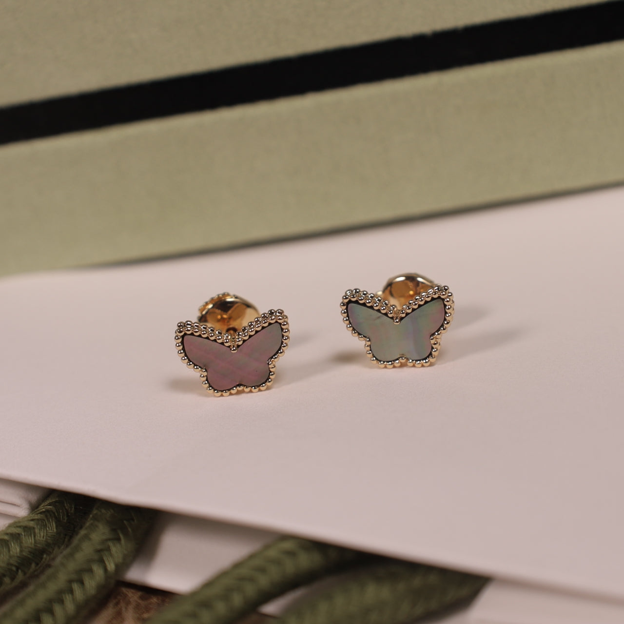 Grey shell butterfly earrings/B-050