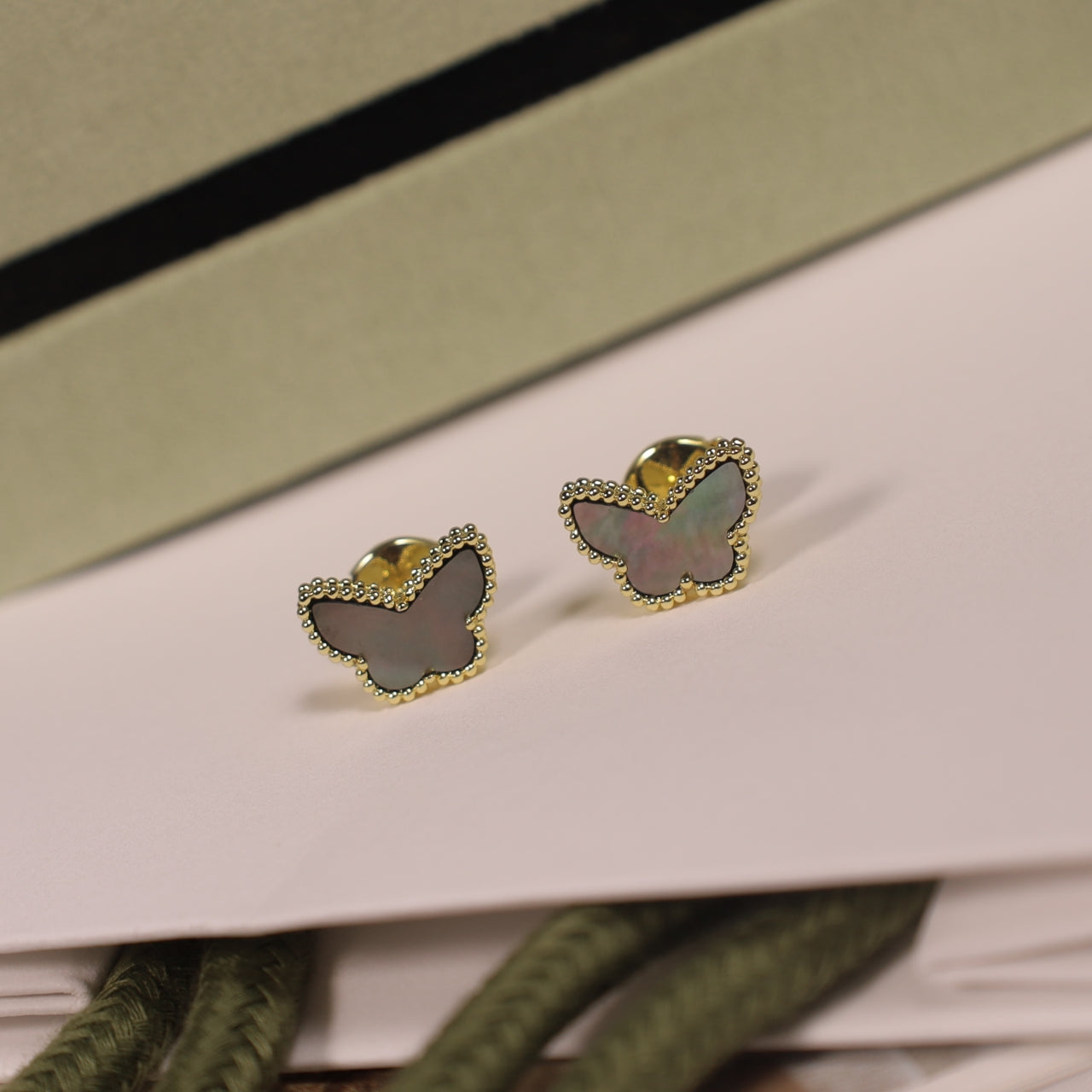 Grey shell butterfly earrings/B-050