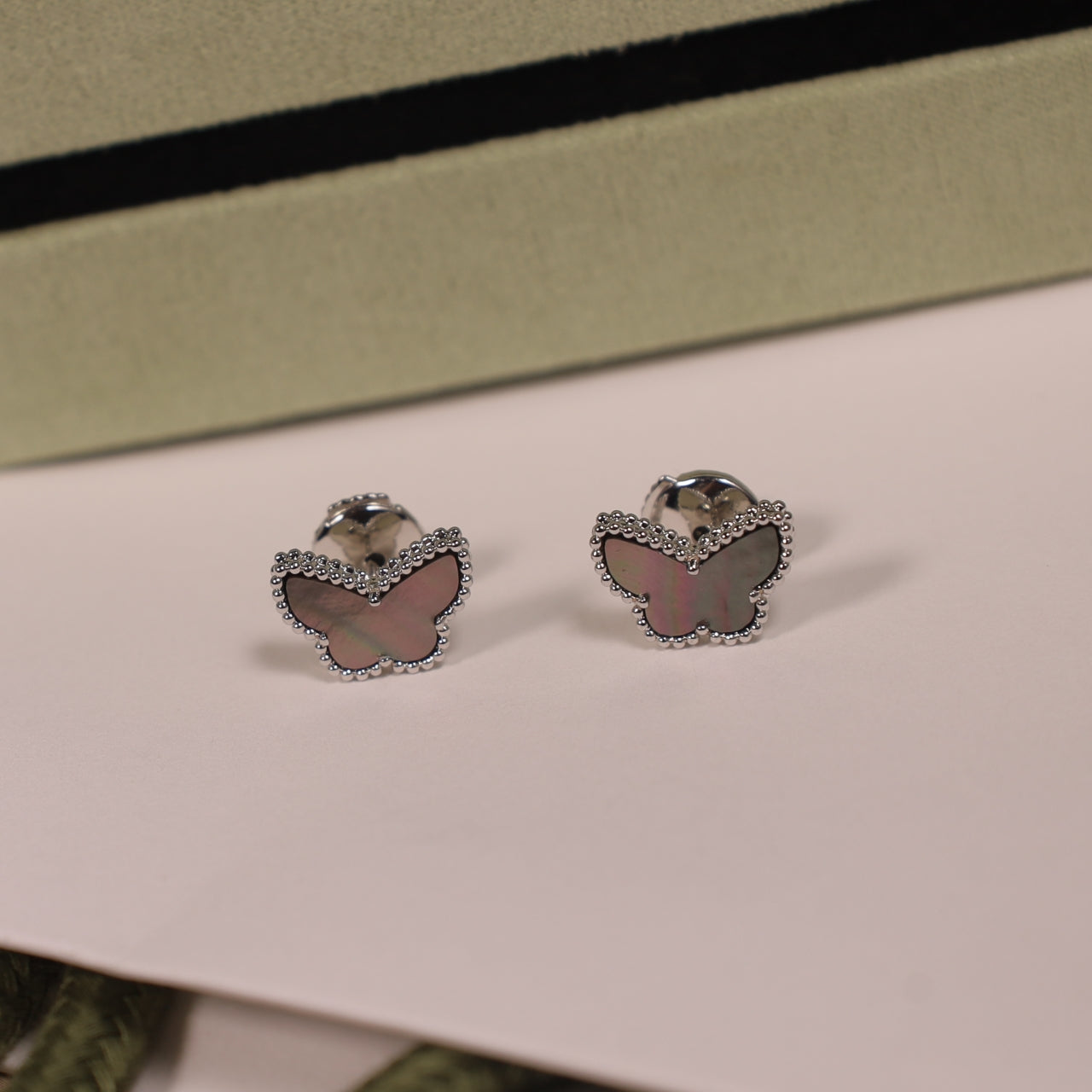Grey shell butterfly earrings/B-050