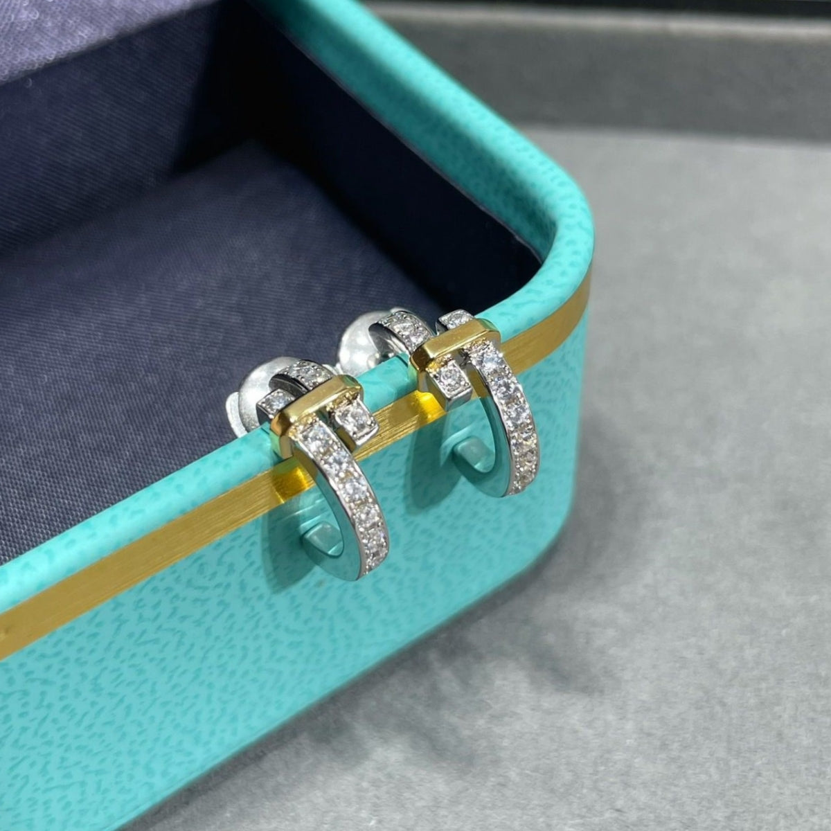 Cross wrap color separated earrings/B-065
