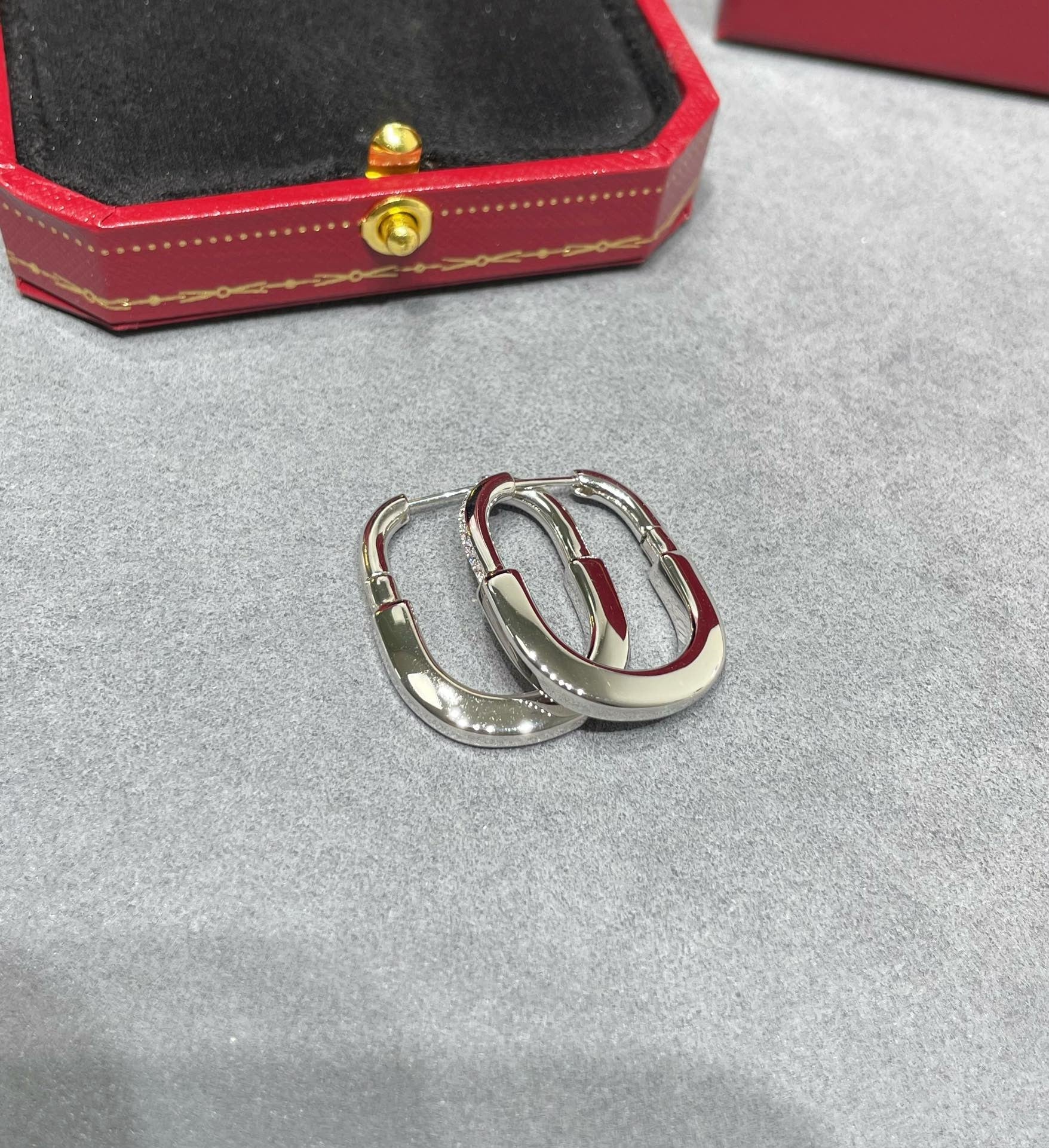 U-shaped earrings/B-073