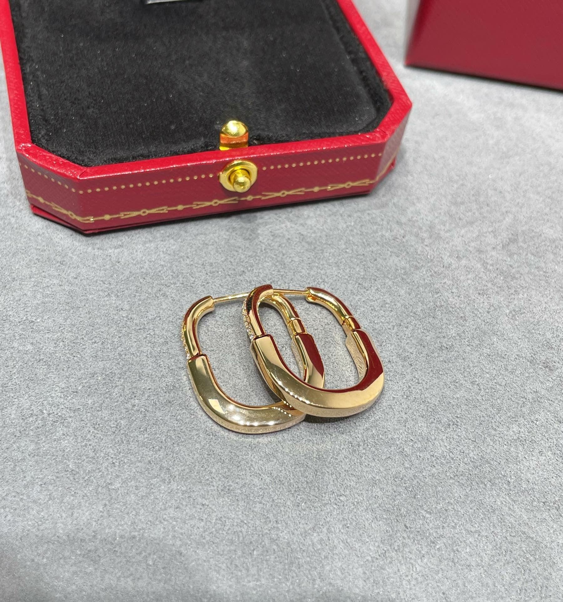 U-shaped earrings/B-073