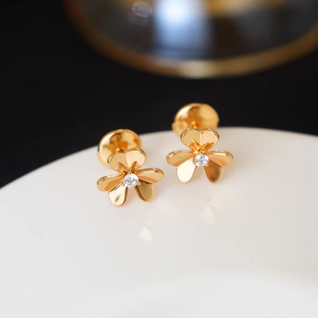 Three petal flower earring/B-082