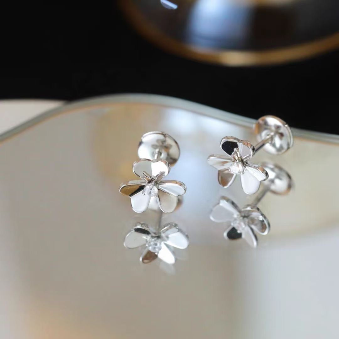 Three petal flower earring/B-082