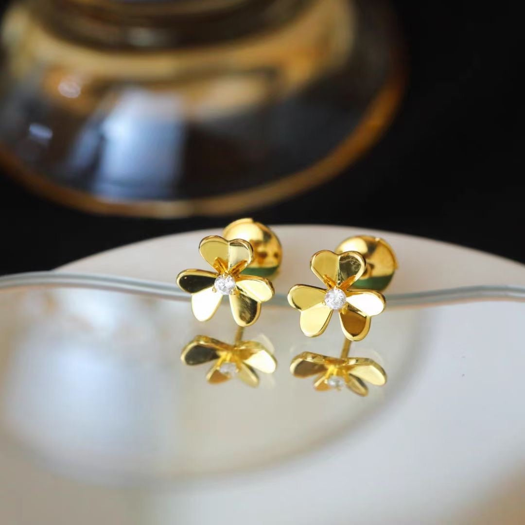 Three petal flower earring/B-082