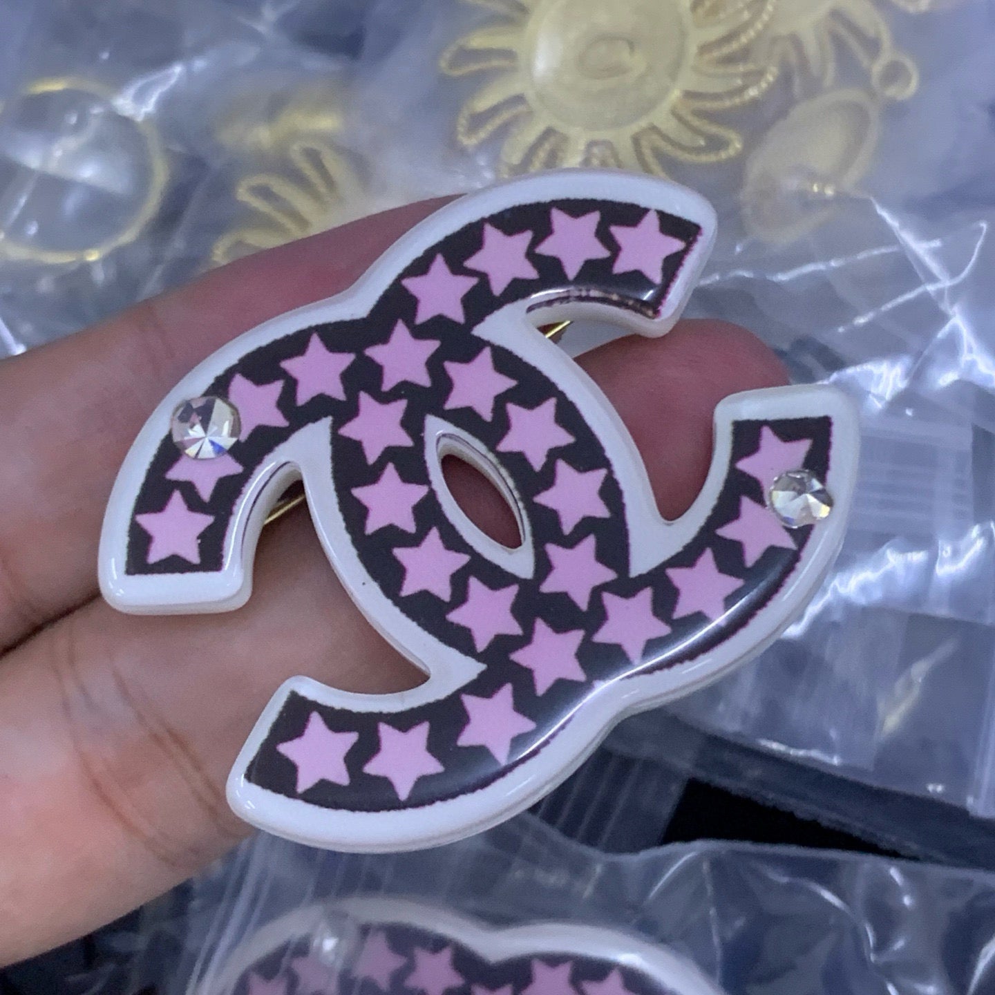 Brooch- B1002