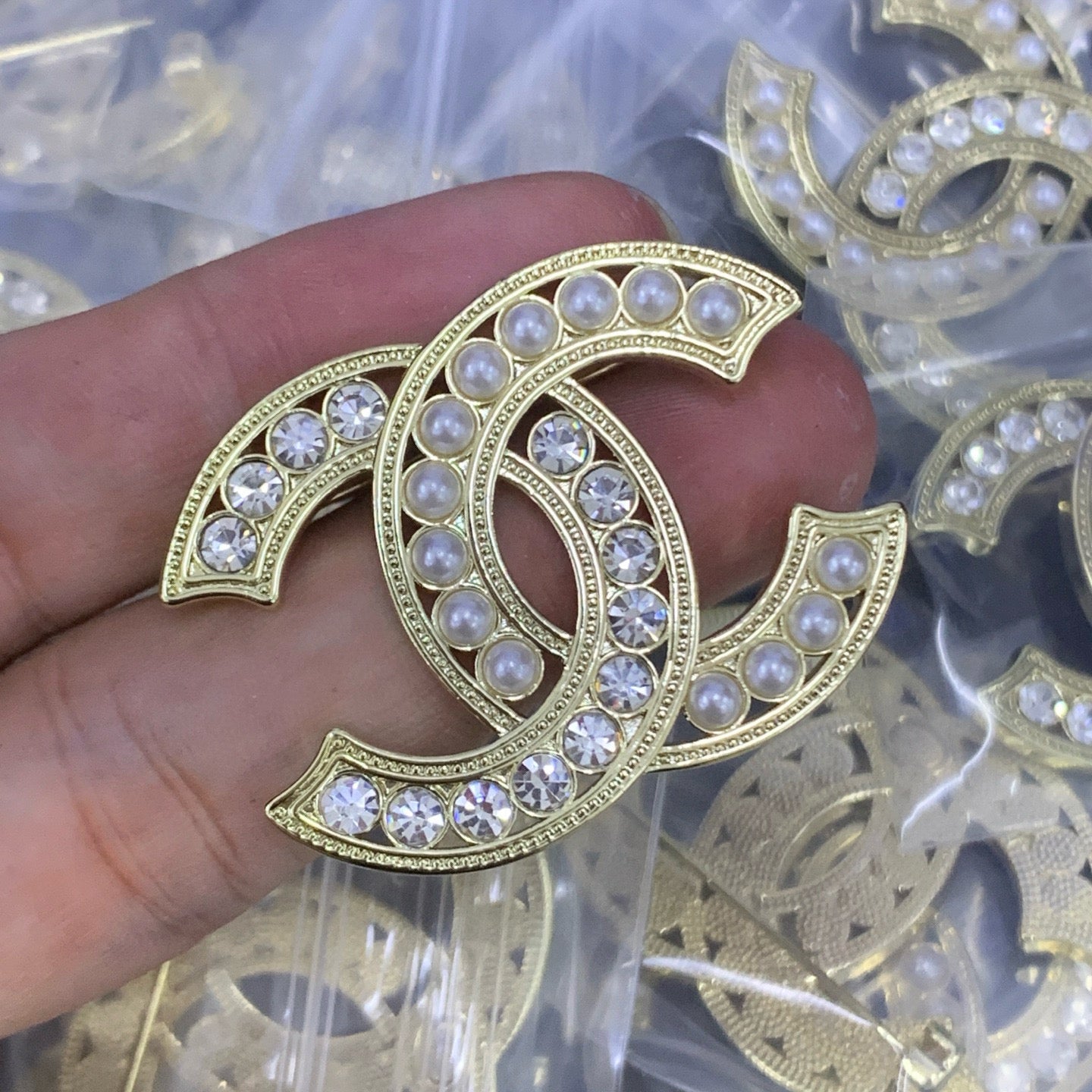 Brooch- B1003